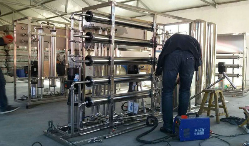 長春純凈水設備制作車用尿素液