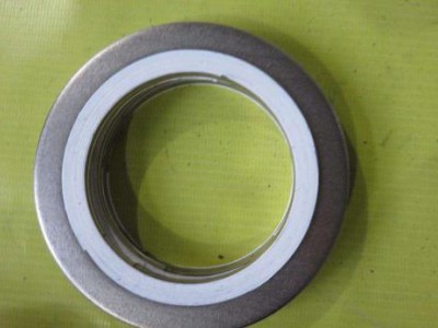 專業(yè)生產(chǎn)金屬纏繞墊片，四氟墊片