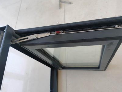 閬閬門業(yè)有限公司，防火門窗， 乙級防火窗